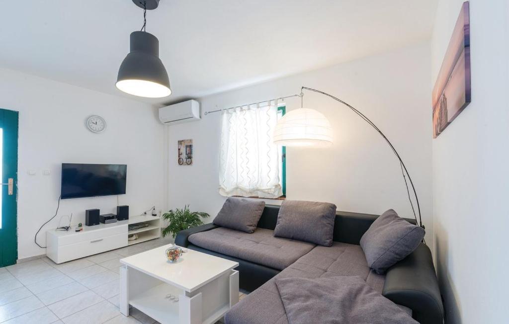 Holiday Home Lucija Свети-Филип-и-Яков Экстерьер фото
